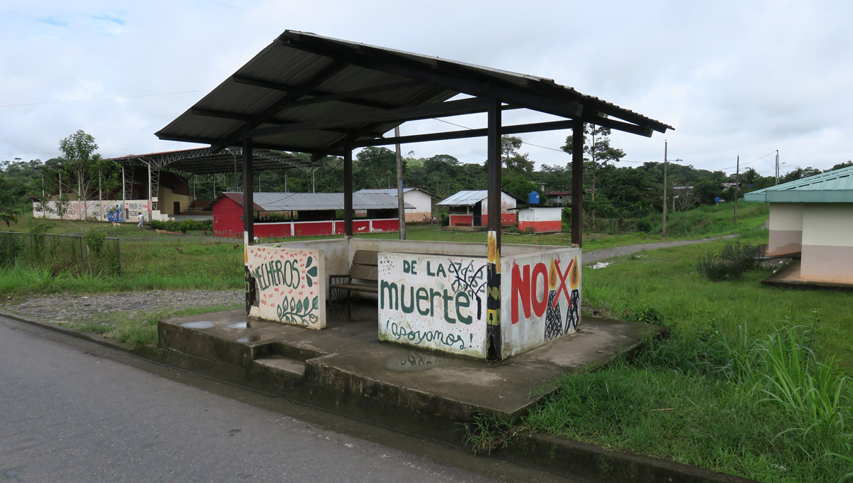 Graffiti on a bus stop in Ecuador which reads: “Mecheros de la muerte.” This is English for "Lighters of death."