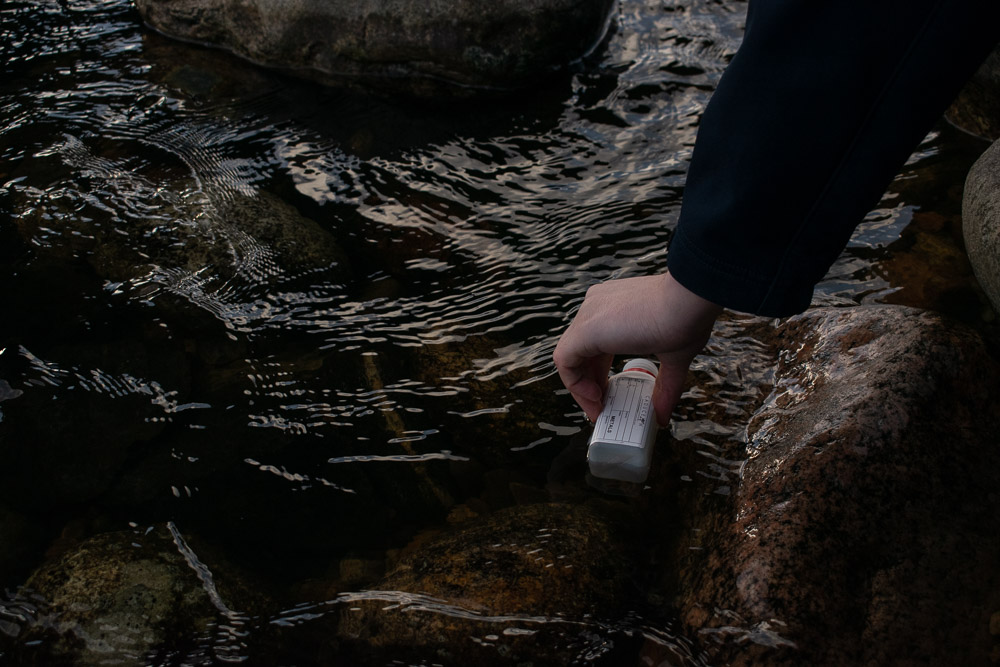 A Carleton journalism student takes a water sample of the Ottawa River at Rolphton as part of independent water testing for an investigation into the impact of the nuclear legacy at Chalk River.
Carleton journalism students are participating in the Parched project, a national collaboration between journalism schools exploring water issues in Canada.