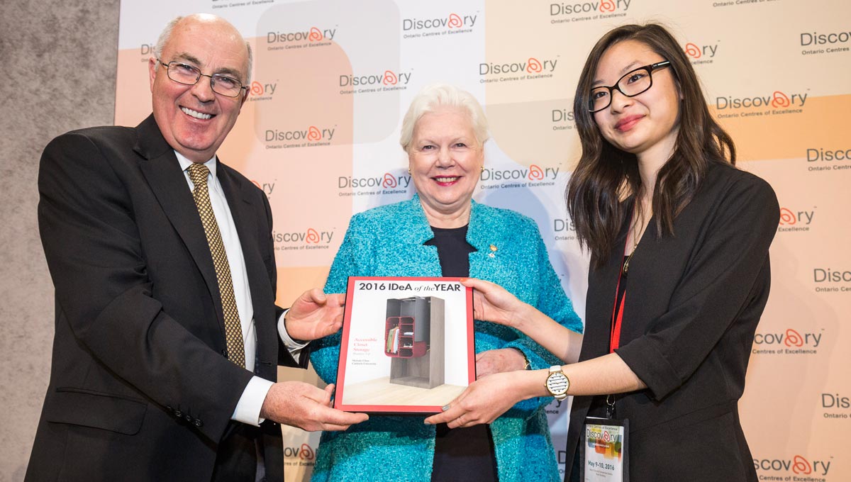 Carleton University Industrial Design student, Melody Chen, finished in third place at the annual Innovative Designs for Accessibility (IDeA) competition. She is with COU President David Lindsay and Ontario Lt. Gov. Elizabeth Dowdeswell.