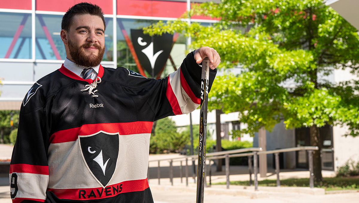 Carleton Ravens on X: Former Ravens men's hockey bench boss Marty Johnston  makes his NHL debut with the @NHLJets 