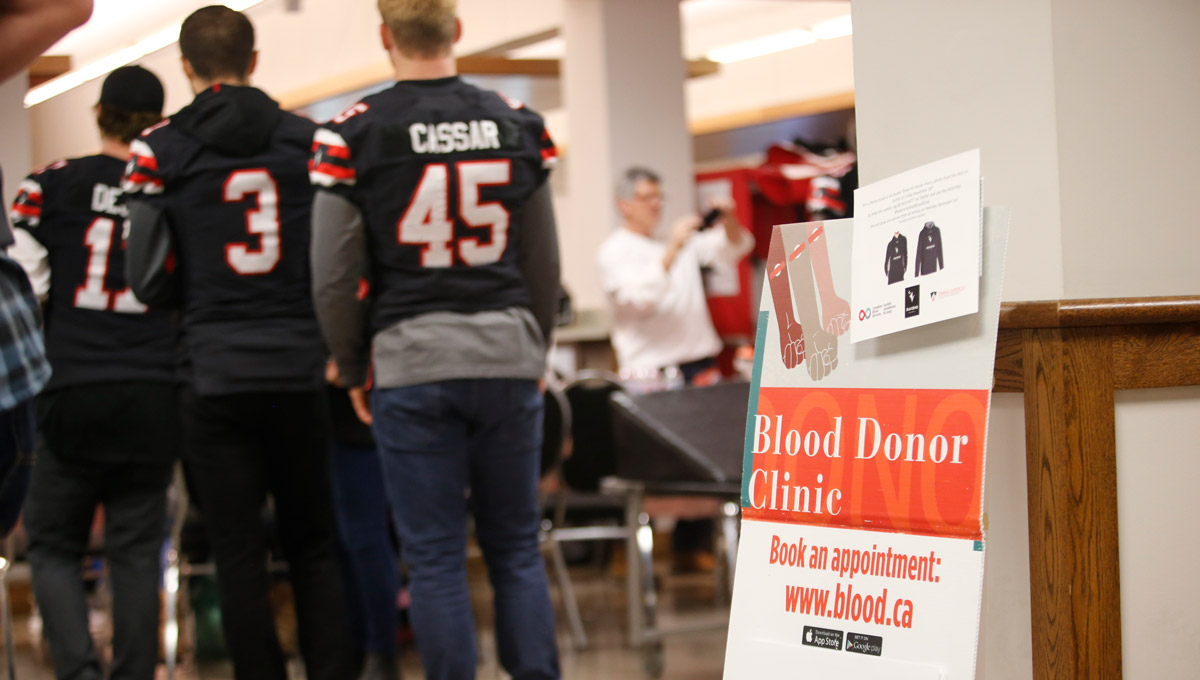 A sign advertises the blood drive. The Ravens men’s football team helped collect an impressive 78 pints of blood on Nov. 30, 2018 at their Give Life blood donation clinic on Carleton University’s campus.