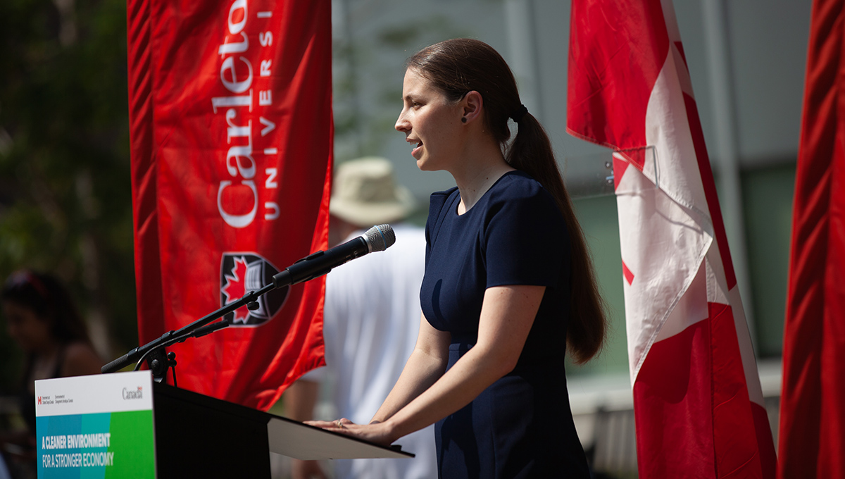 Photo of Carleton University Prof. Cynthia Cruickshank delivering a speech at a podium.
