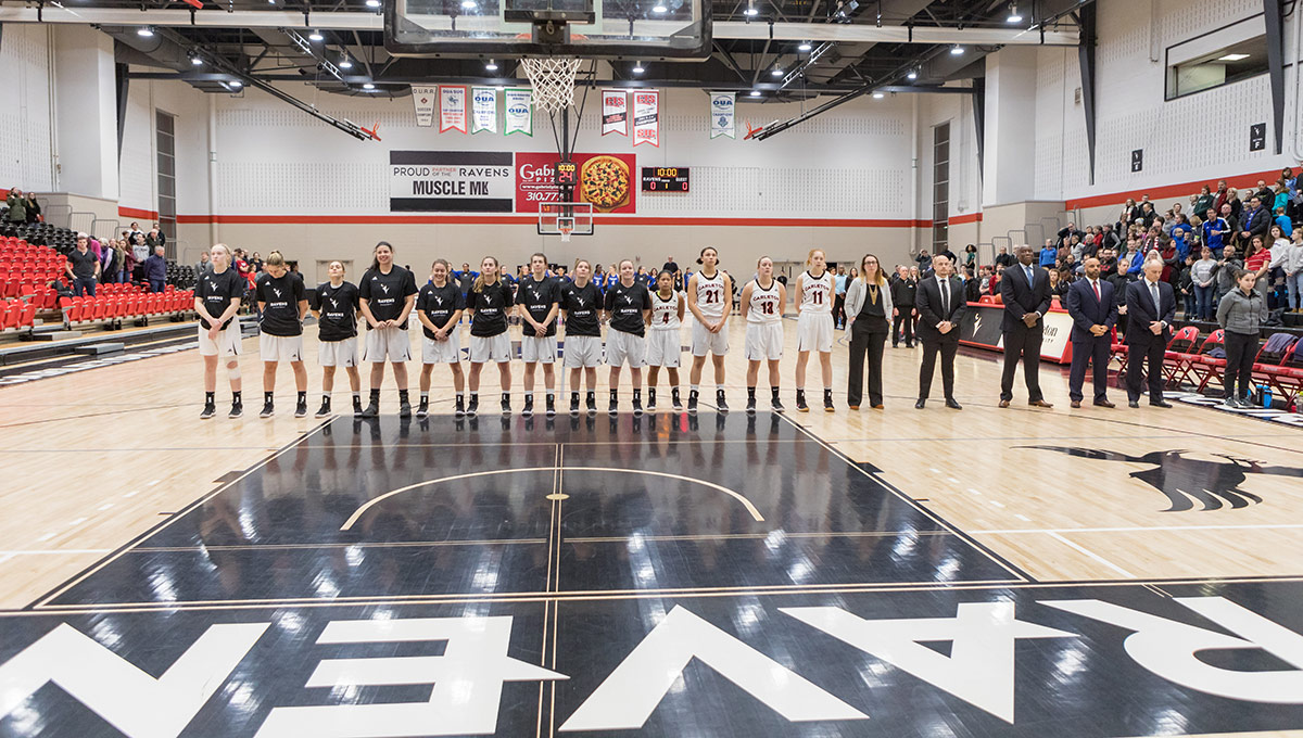 Carleton Women Surge on the Court