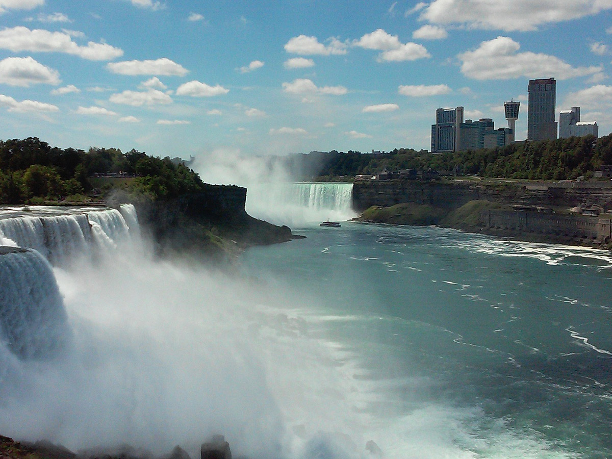 U.S. Niagara Falls, Ont., as seen from the American side of the falls. (Pixabay)