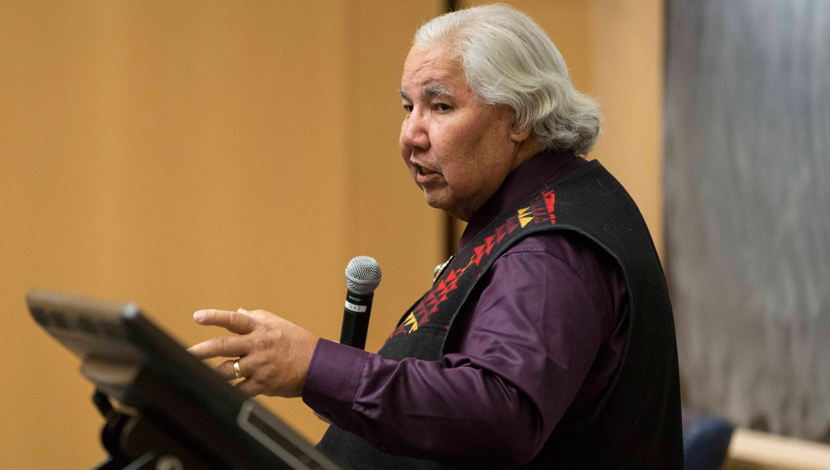 Senator Murray Sinclair, the chair of Canada’s Truth and Reconciliation Commission (TRC), speaks at a podium.