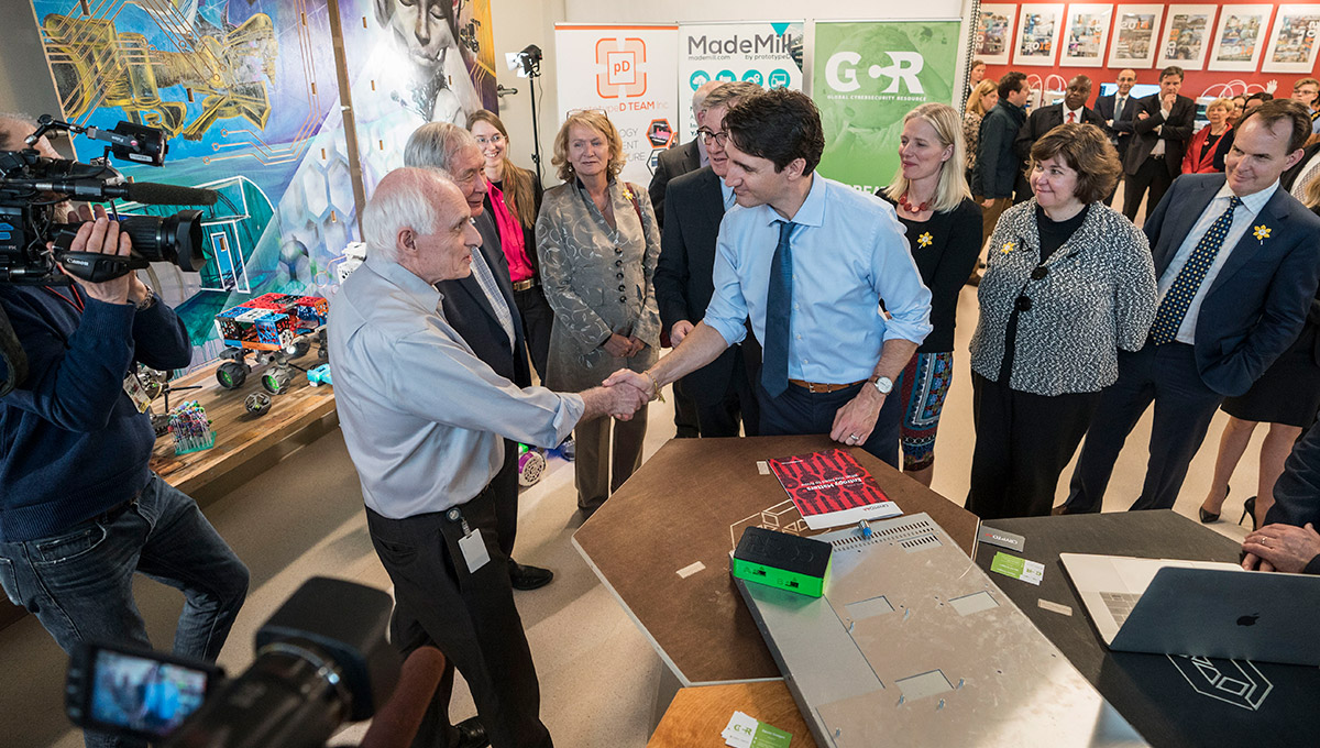 Prime Minister Justin Trudeau meets the people beghind the Global Cybersecurity Resource.