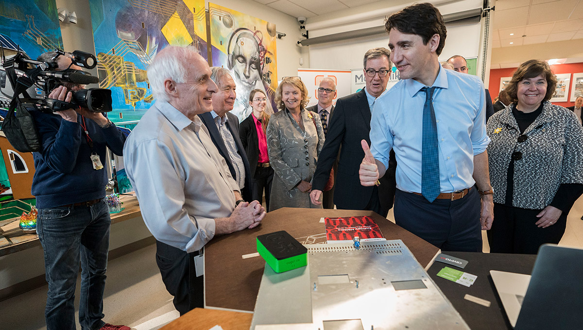 Prime Minister Justin Trudeau meets the people beghind the Global Cybersecurity Resource.