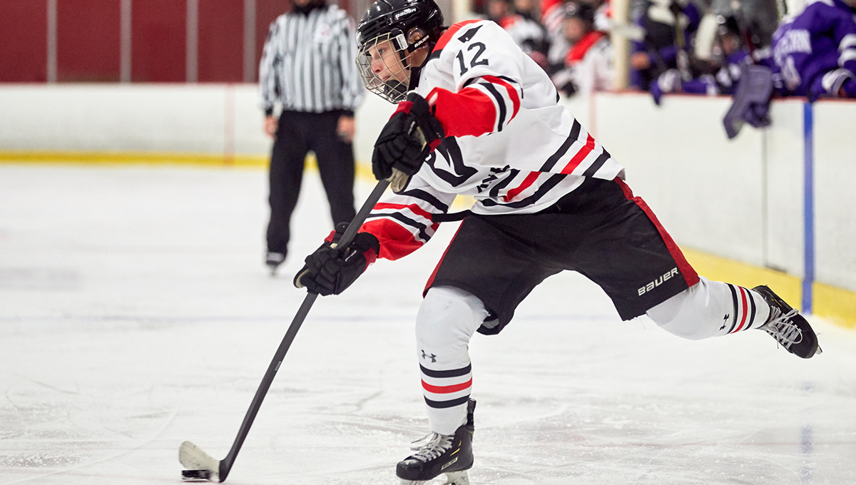 Leah Scott playing hockey